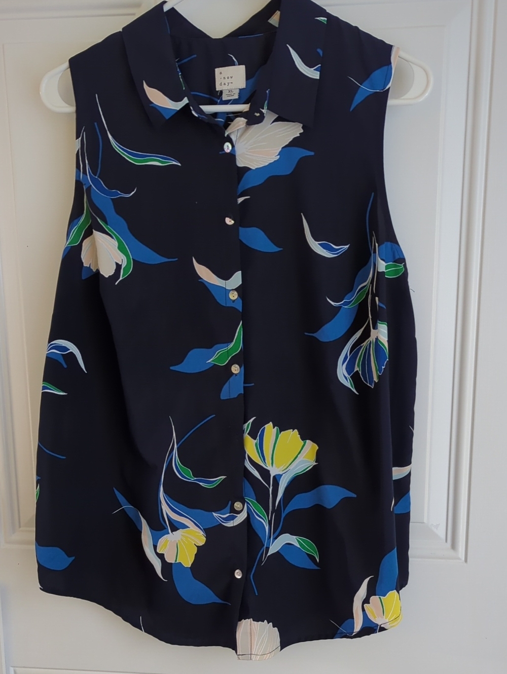 A New Day Sleeveless Blouse. Size XL.